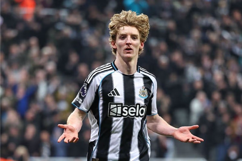 Gordon đủ sức đá chính cho The Kop